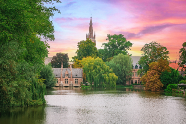 Romantisme Kanal dan Danau Cinta