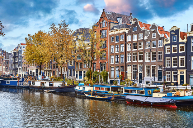 Logika Keterangan Waktu, Cara, dan Tempat