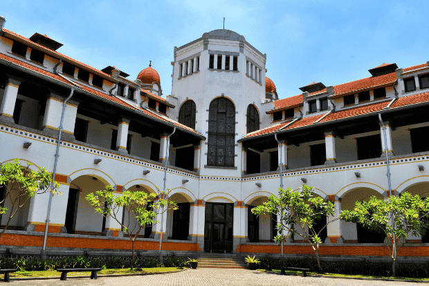 Arsitektur Khas yang Menarik Perhatian