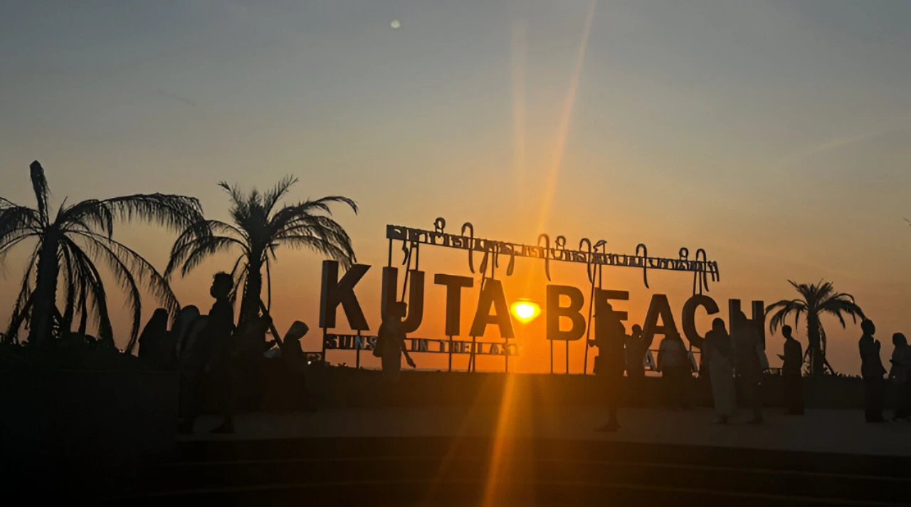 Pantai Terbaik di Bali yang Wajib Dikunjungi, Pantai Kuta Paling Favorit