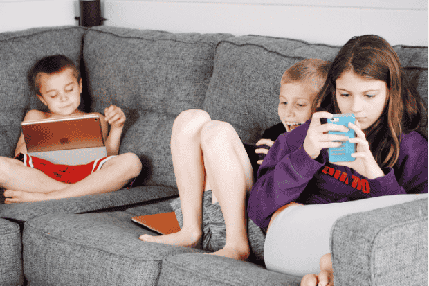 Tekanan Sosial di Lingkungan Digital