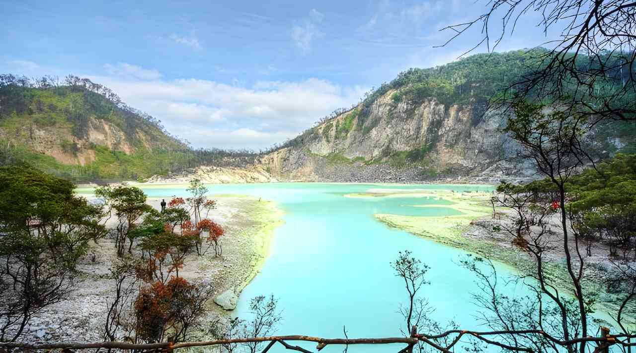 Kawah Putih, Danau Vulkanik Ikonik Ciwidey